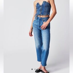 Levi’s Ribcage Straight Ankle Jean in medium wash